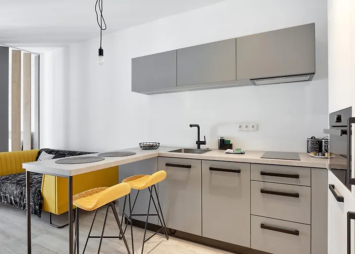 Old Town Chic By Bookinghost